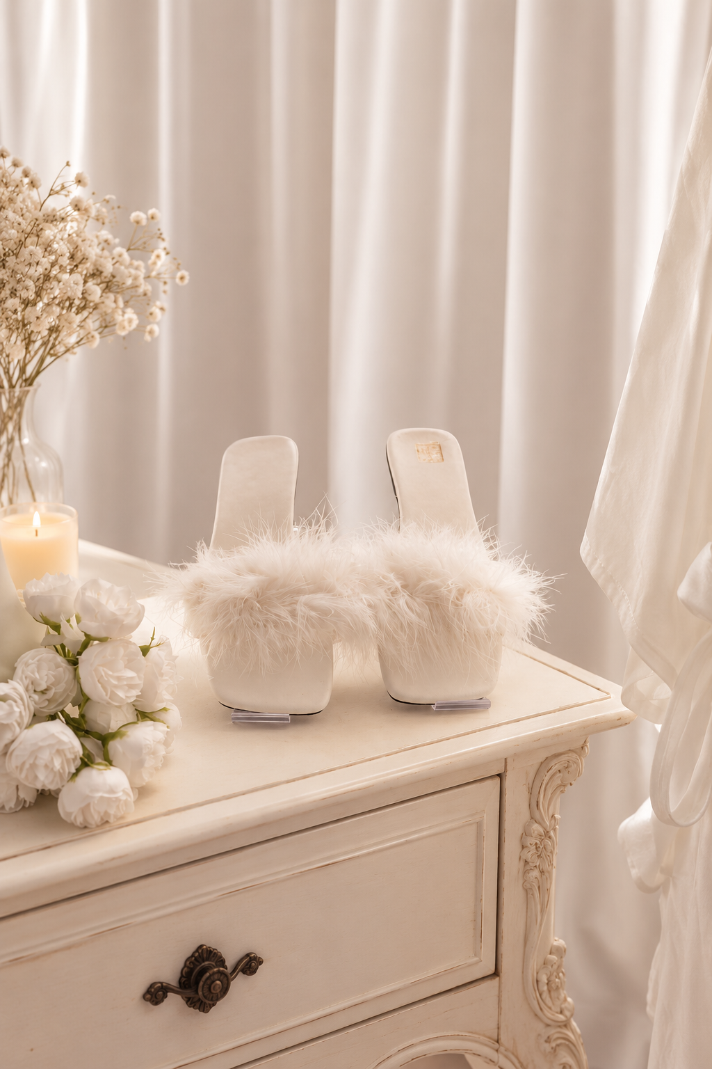 White feather Fuzzy Slipper